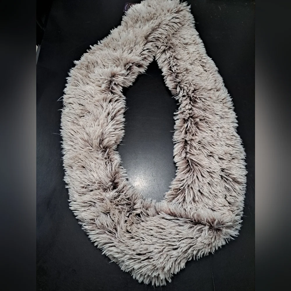 NWT Spunky Soul Grey & White Infinity Scarf